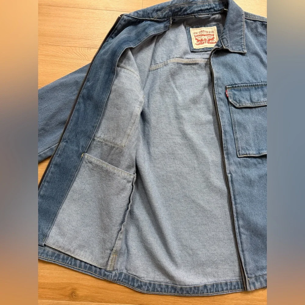 NWT. Levi's Men’s Medium Blue Denim Zip-Up Work Shirt Jacket, Size S - Picture 4 of 8